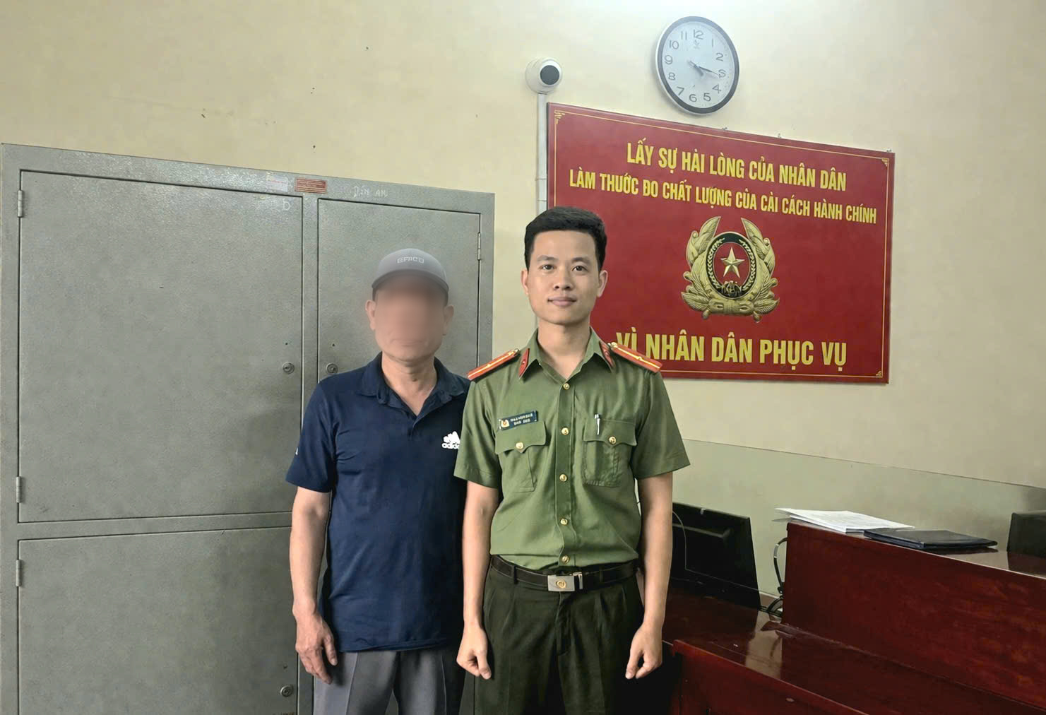 Công an xã Tân Kỳ hỗ trợ công dân nhận lại 450 triệu đồng chuyển nhầm qua tài khoản ngân hàng